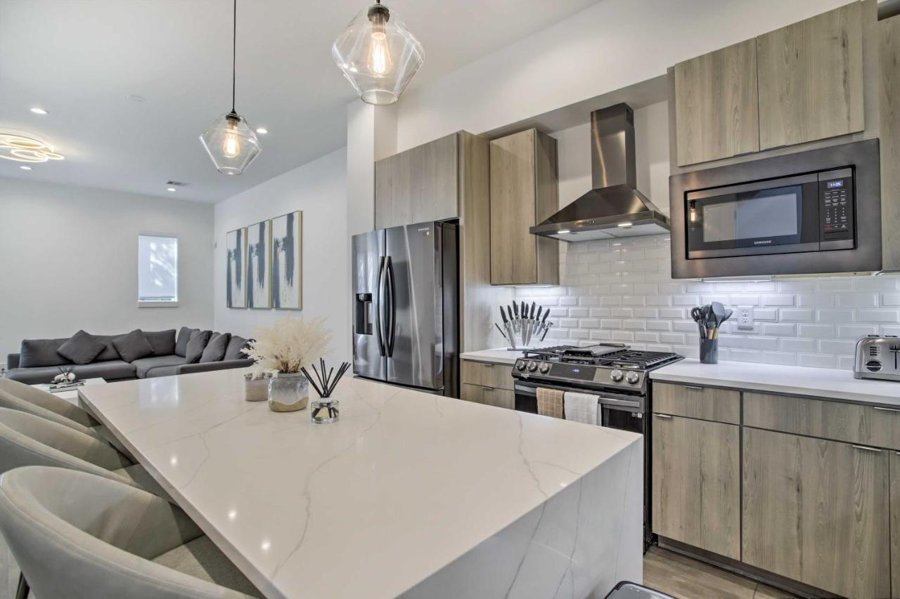 Newly-Built Luxury Galleria Area Townhome! Houston Bagian luar foto