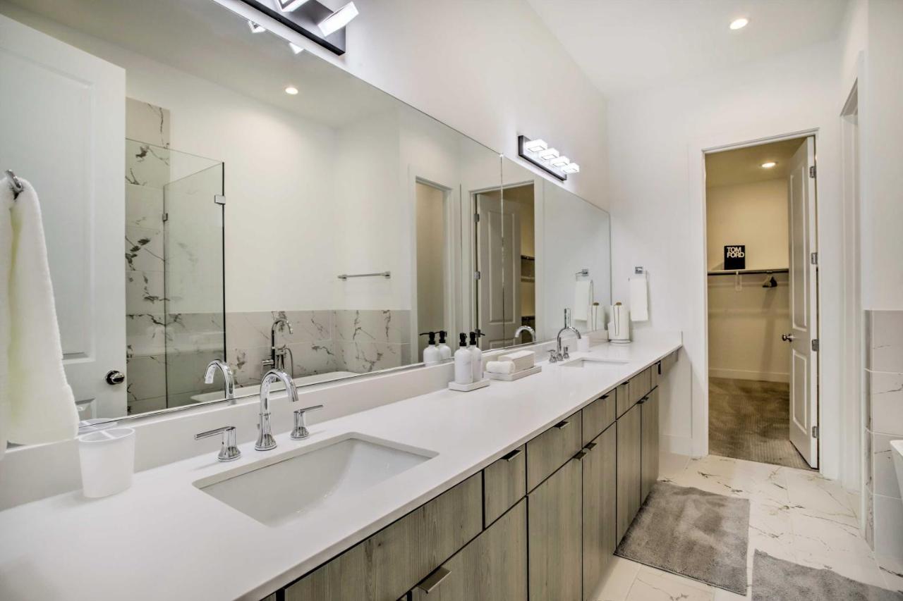 Newly-Built Luxury Galleria Area Townhome! Houston Bagian luar foto